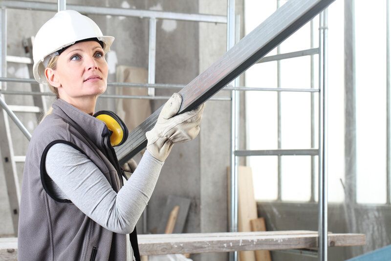 mujer en la construcción
